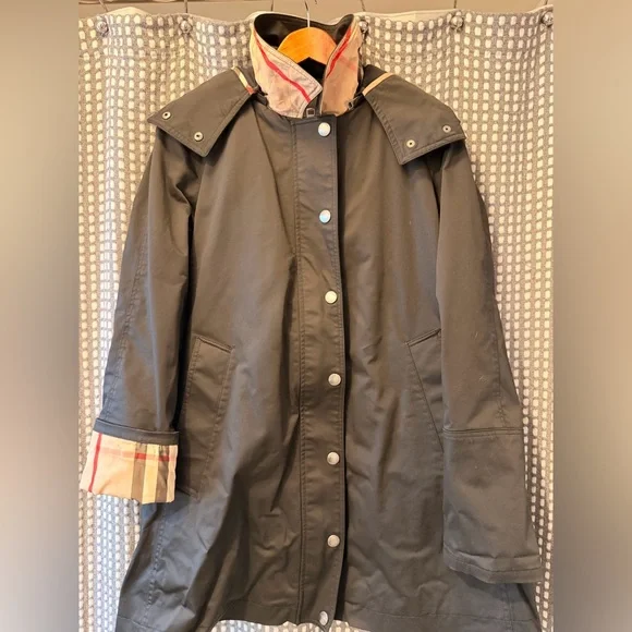 Burberry Bowpark Trench, EUC- US Size 14 OFFERS ACCEPTED - Picture 1 of 9